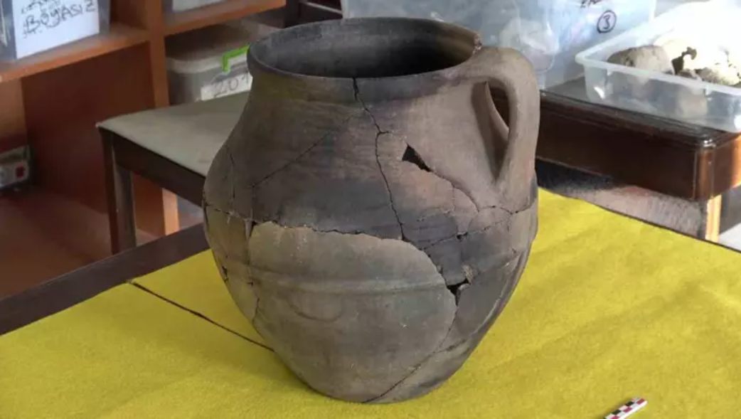 Археологи в Турции нашли горшок с 2500-летним блюдом древних персов (фото)